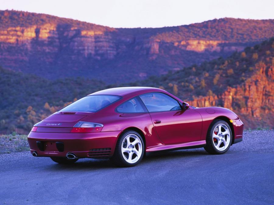  Porsche 911 Carrera 4S 2004 года  (фото 7 из 10)